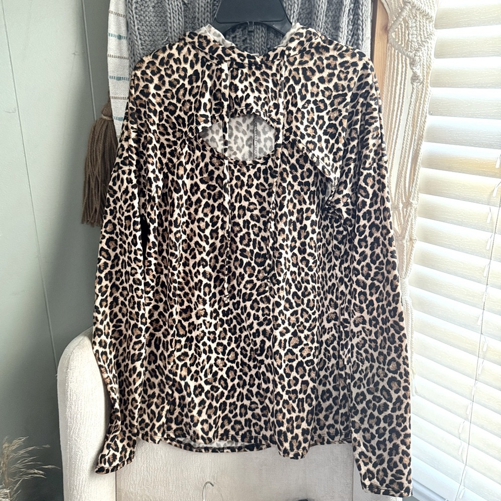 White Birch NWOT Small Long Sleeve Hooded Top